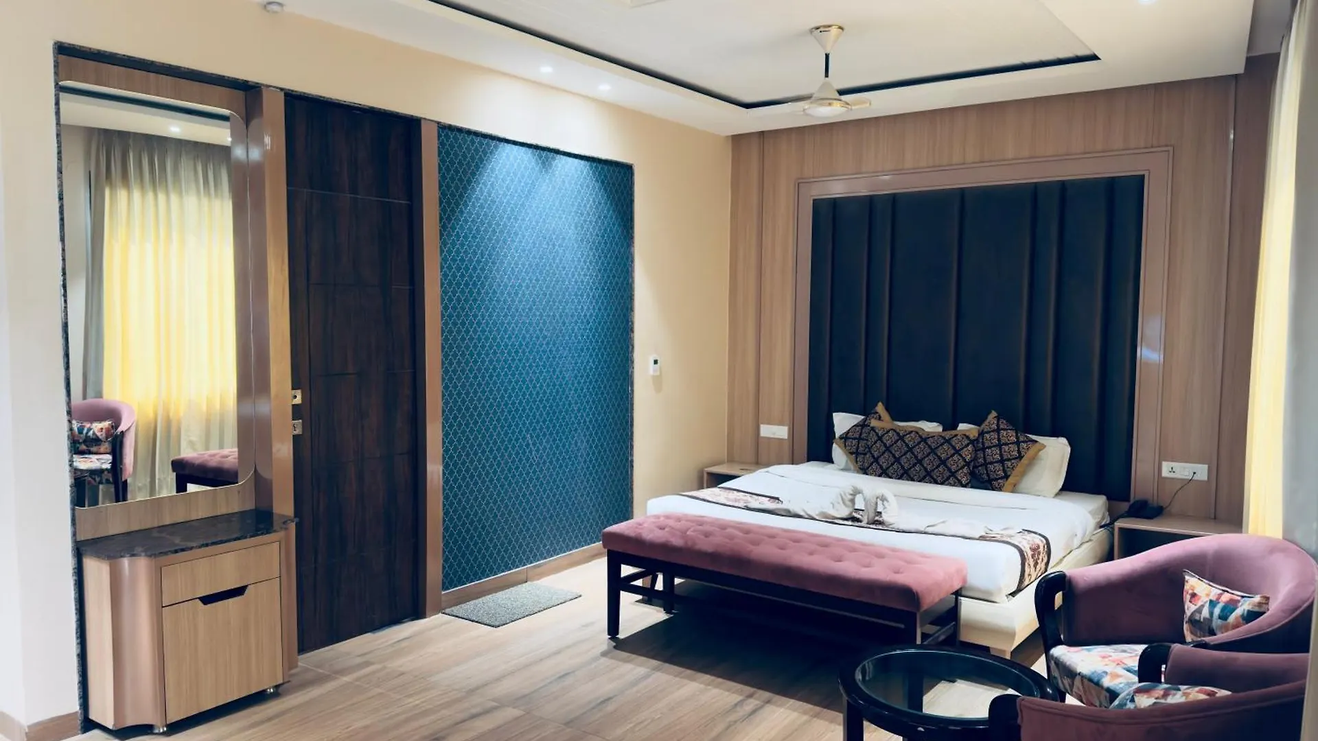 Hotell Staynest Bnb In City Centre - 3 Bhk Apartments - Private Parking - Balcony View Shimla