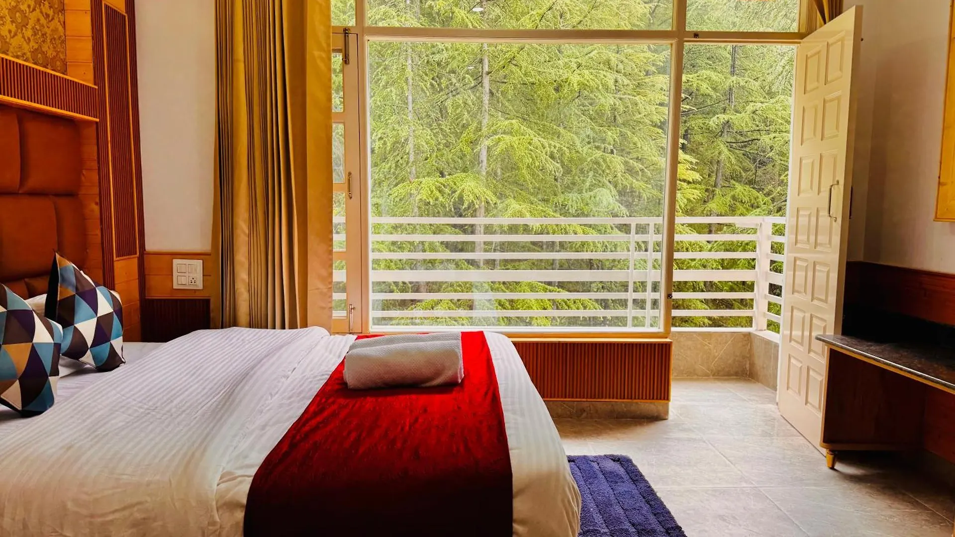 Hotell Staynest Bnb In City Centre - 3 Bhk Apartments - Private Parking - Balcony View Shimla