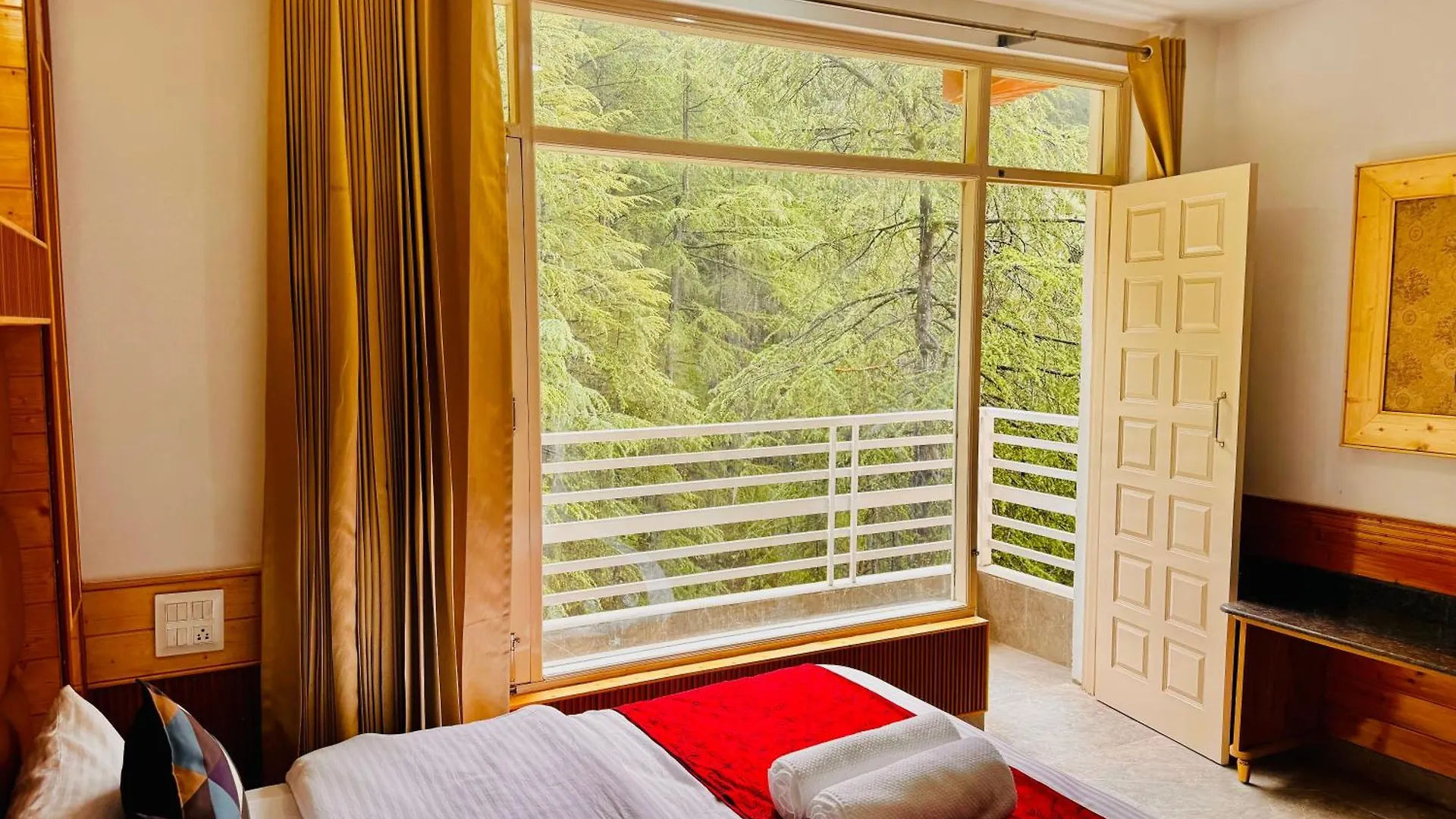 Staynest Bnb In City Centre - 3 Bhk Apartments - Private Parking - Balcony View Shimla Indien