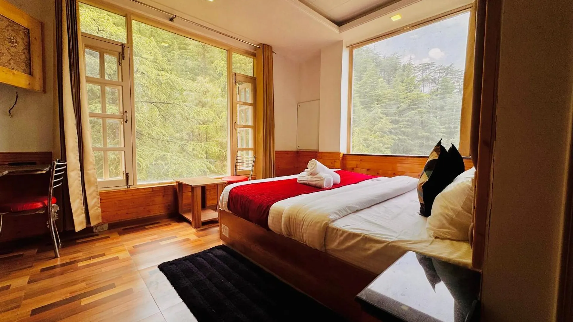 Staynest Bnb In City Centre - 3 Bhk Apartments - Private Parking - Balcony View Shimla Indien