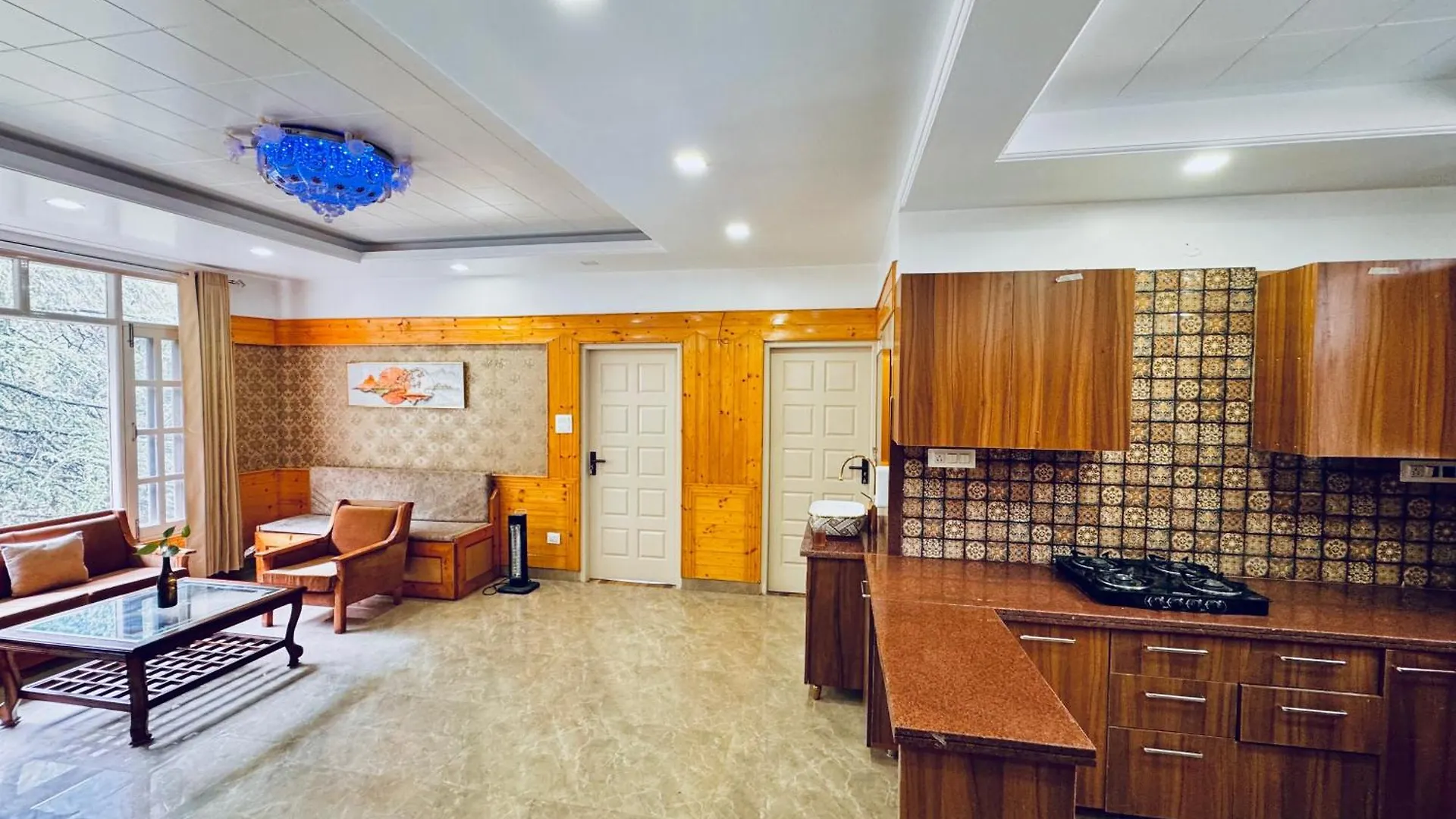 Staynest Bnb In City Centre - 3 Bhk Apartments - Private Parking - Balcony View Shimla 4*,