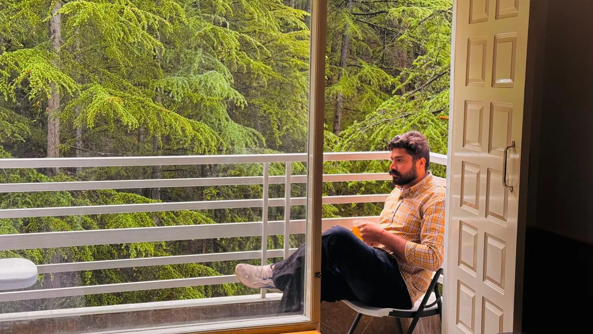 Staynest Bnb In City Centre - 3 Bhk Apartments - Private Parking - Balcony View Shimla
