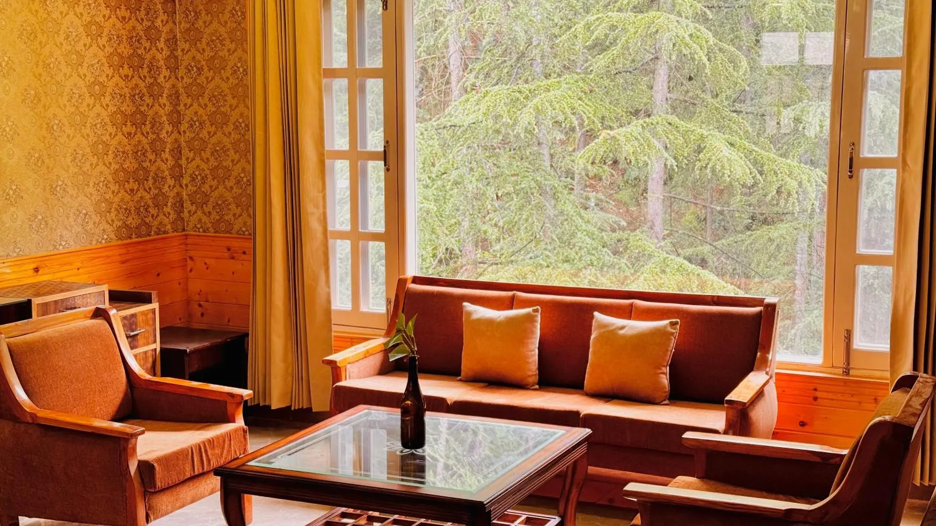 Staynest Bnb In City Centre - 3 Bhk Apartments - Private Parking - Balcony View Shimla Hotell